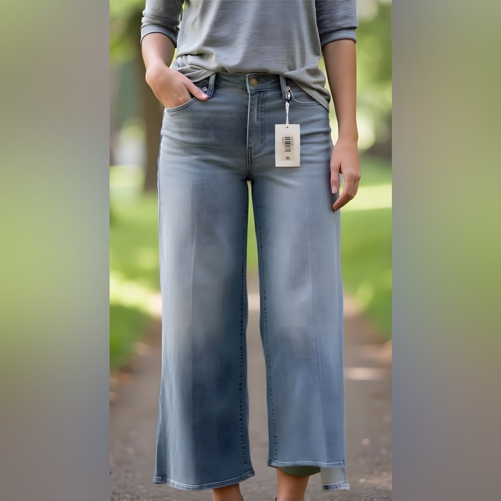 Frame le palazzo Denim Light Blue Flare Jeans